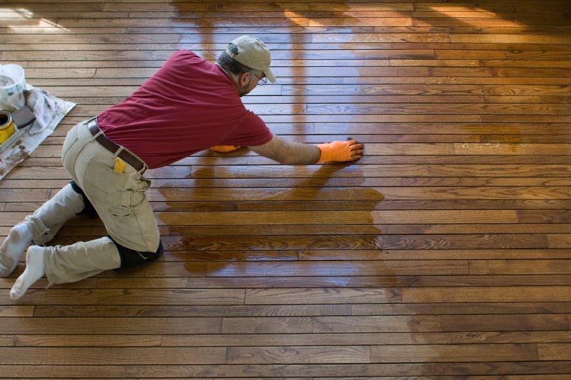 fabulous floors technician refinishing a hardwood floor in yorktown